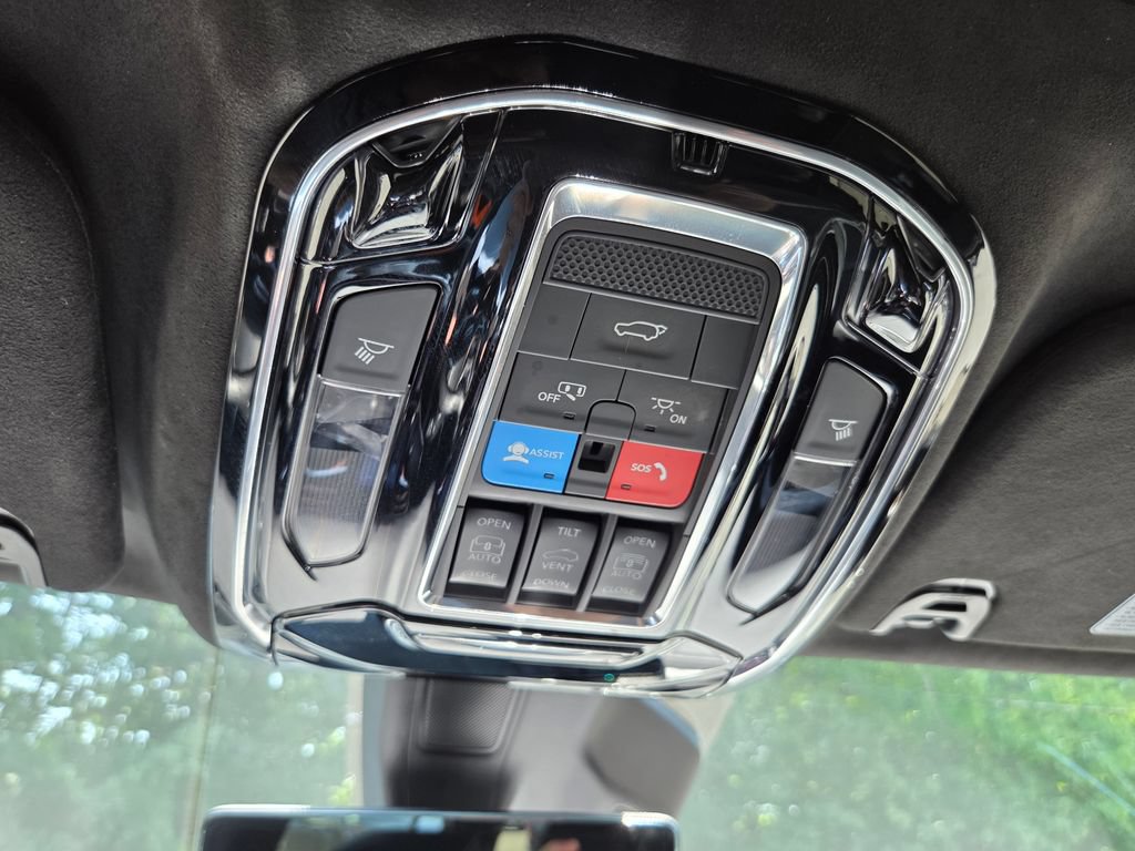 Used 2025 Jeep Grand Wagoneer L Series III w/ Rear Seat Video Group 1 AWD/4WD image 19