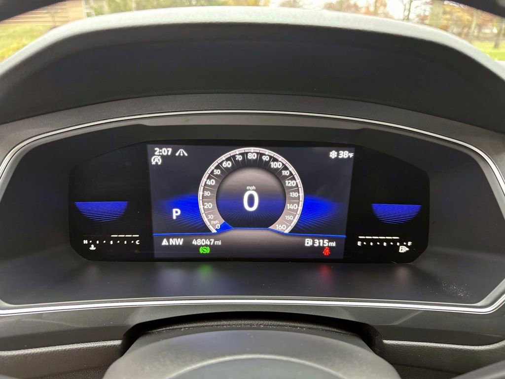 Used 2022 Volkswagen Tiguan SE image 16