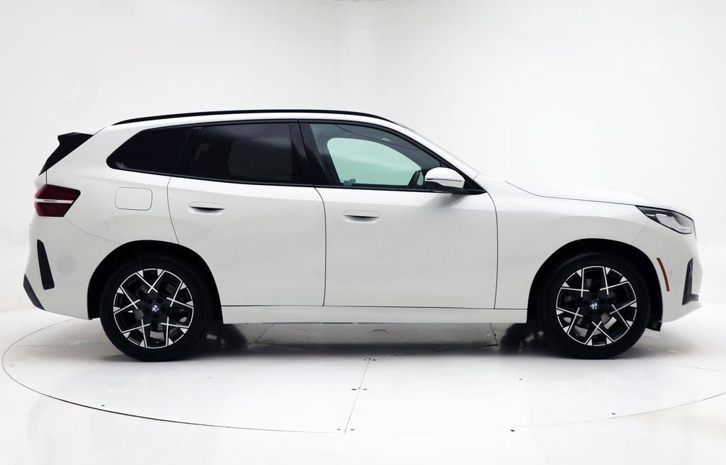 Used 2025 BMW X3 xDrive30i w/ Premium Package AWD/4WD image 3