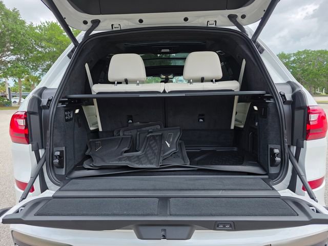 Used 2021 BMW X7 M50i image 16