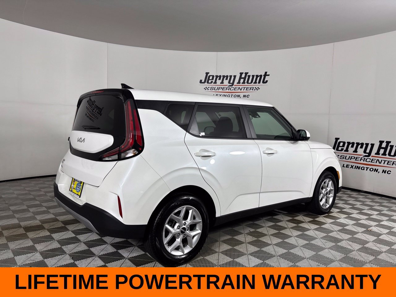 Used 2025 Kia Soul LX w/ LX Technology Package FWD image 5