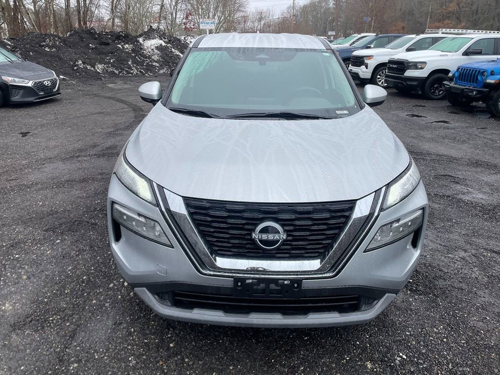 Used 2023 Nissan Rogue SV image 3