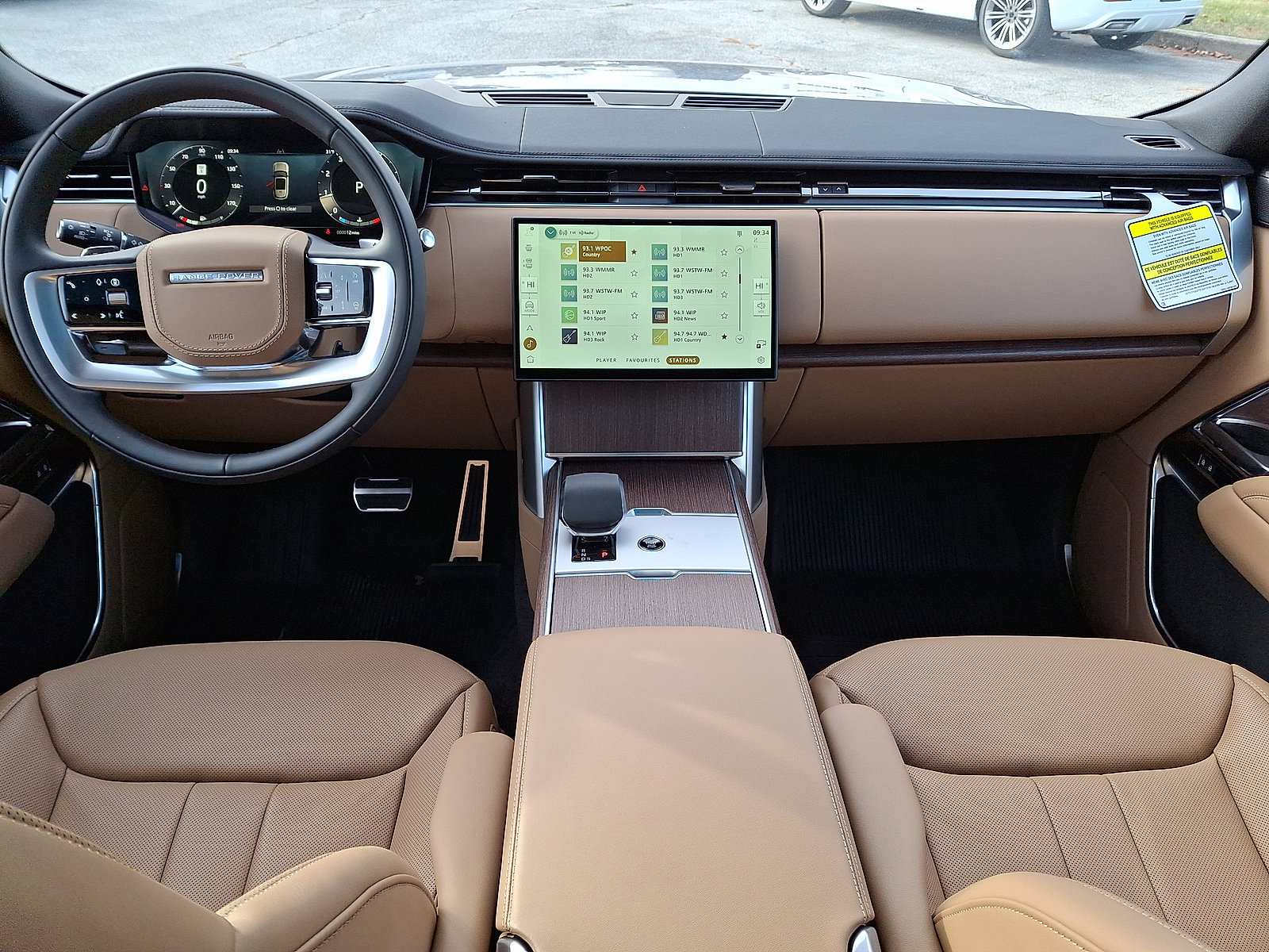 New 2025 Land Rover Range Rover Long Wheelbase SE image 13