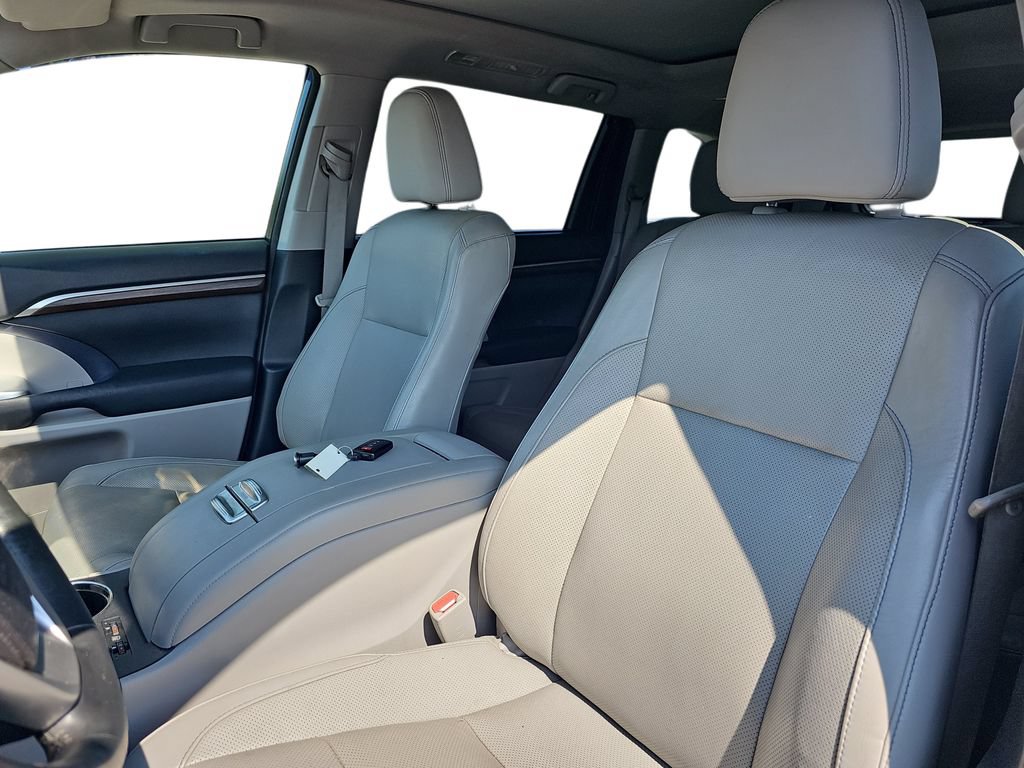 Used 2014 Toyota Highlander Limited Platinum AWD/4WD image 15