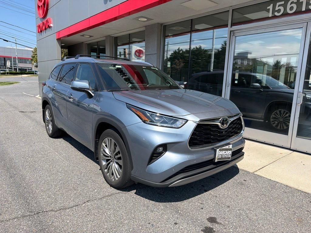 Used 2022 Toyota Highlander Platinum AWD/4WD image 3