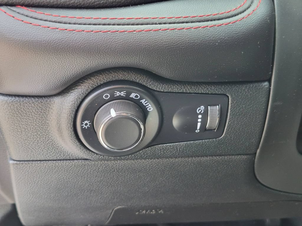 Used 2025 Dodge Durango GT AWD/4WD image 16