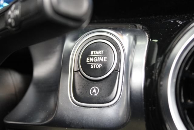 Used 2020 Mercedes-Benz GLB 250 4MATIC w/ Premium Package image 17