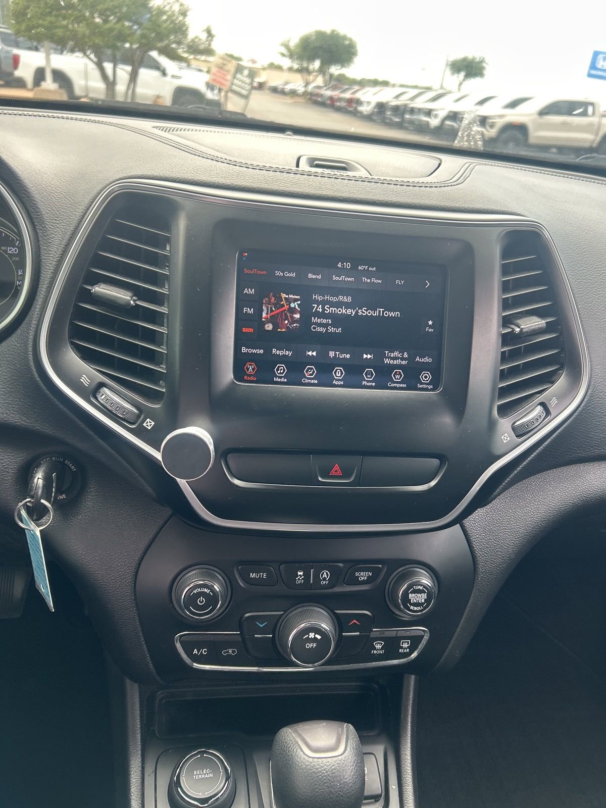 Used 2020 Jeep Cherokee Latitude AWD/4WD image 17