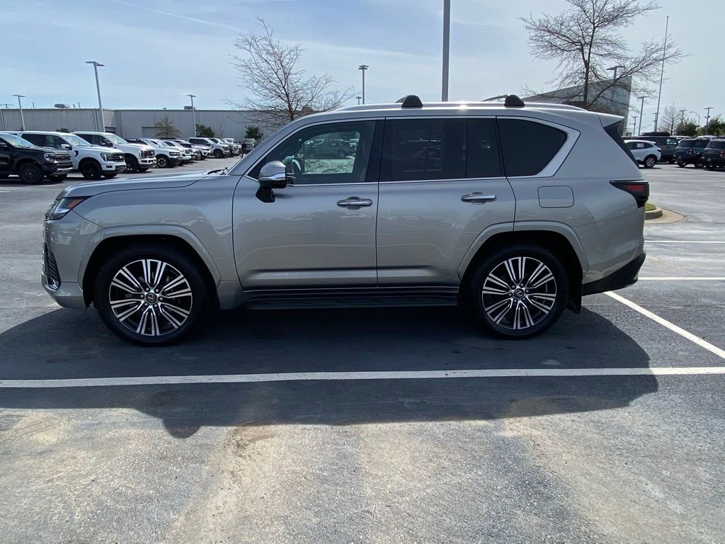 Used 2025 Lexus LX 600 4WD w/ Accessory Package (2T) image 4