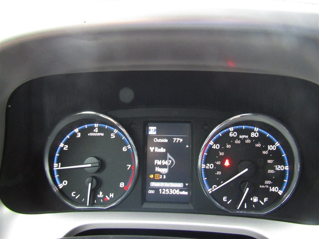 Used 2016 Toyota RAV4 XLE AWD/4WD image 32