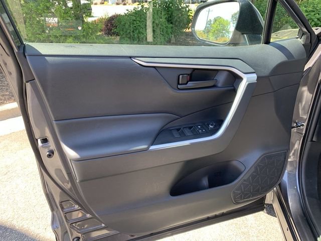 Used 2025 Toyota RAV4 LE AWD/4WD image 17