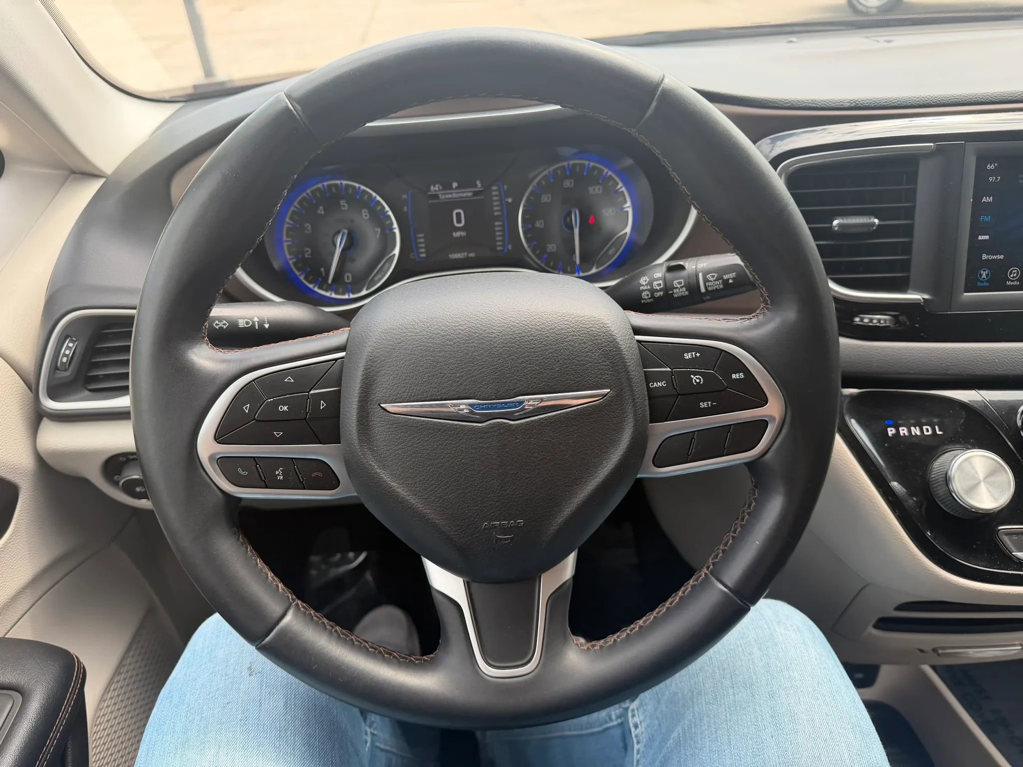 Used 2018 Chrysler Pacifica Touring-L FWD image 19
