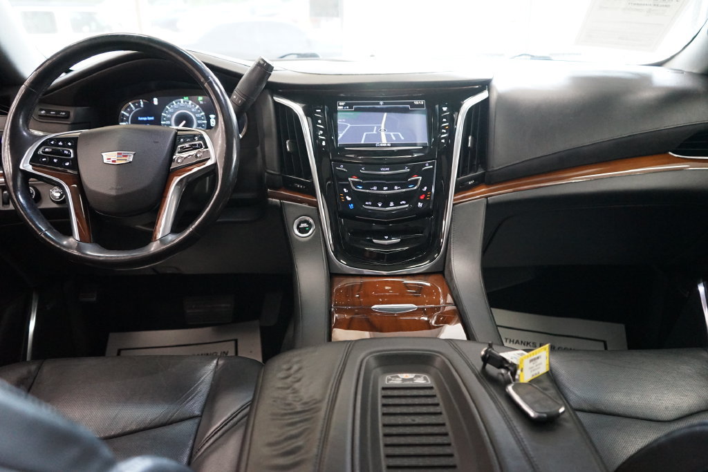 Used 2018 Cadillac Escalade Luxury AWD/4WD image 45