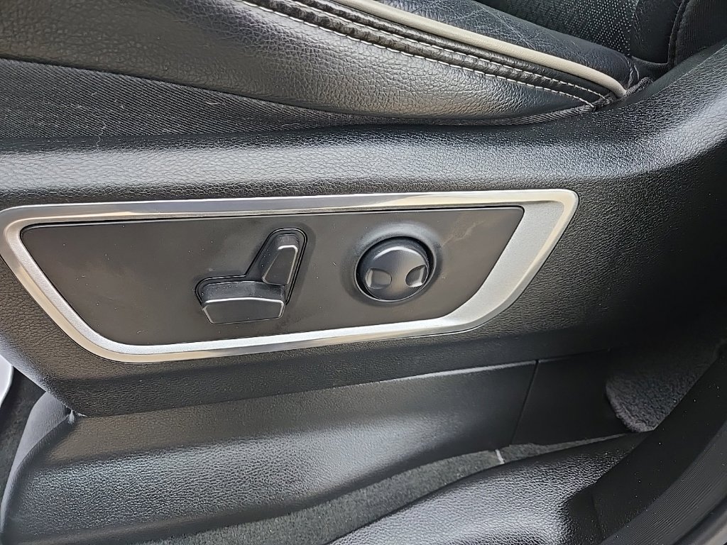 Used 2023 RAM 1500 Laramie AWD/4WD image 10
