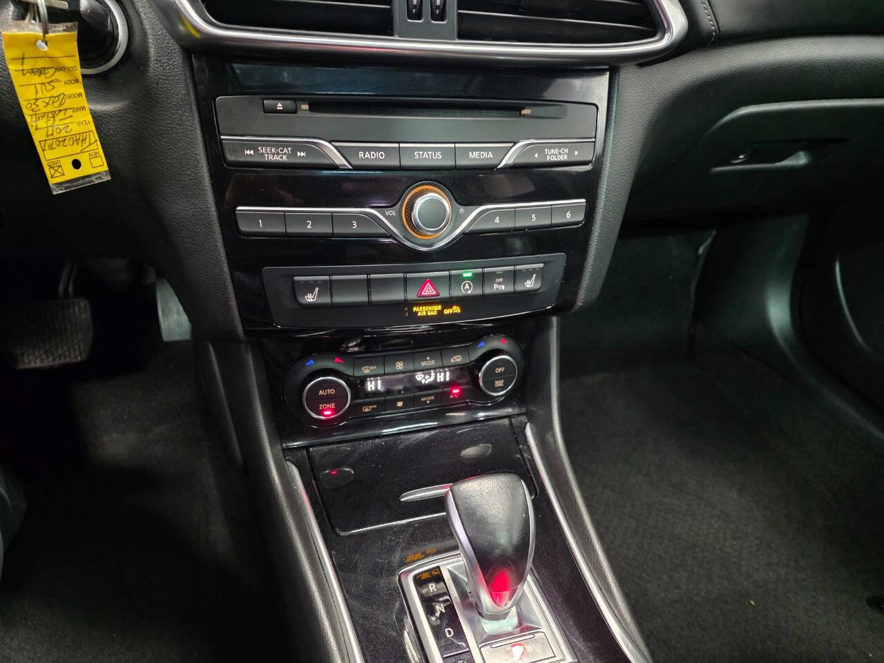 Used 2017 INFINITI QX30 Premium w/ Navigation Package image 24