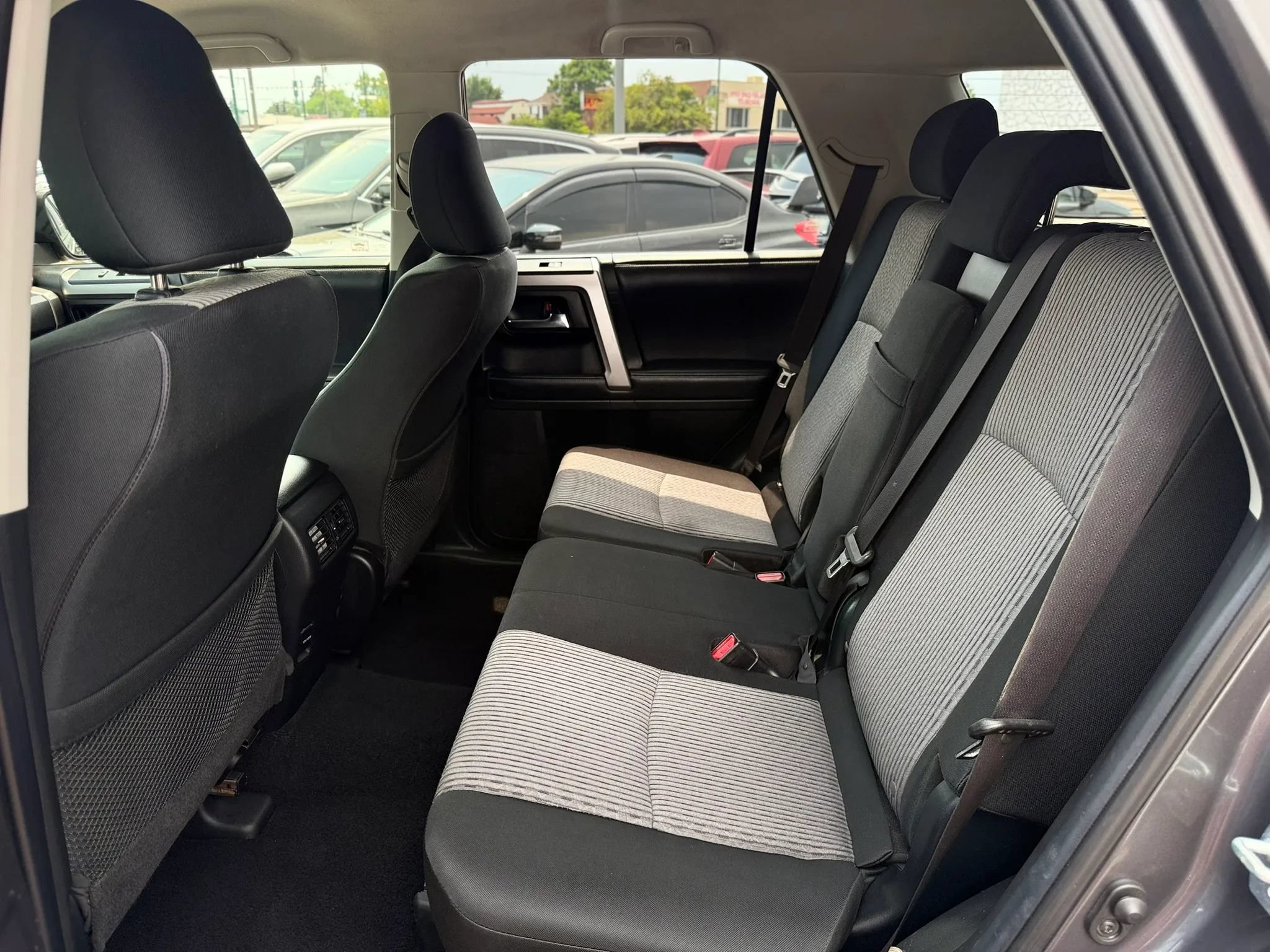 Used 2018 Toyota 4Runner SR5 AWD/4WD image 15