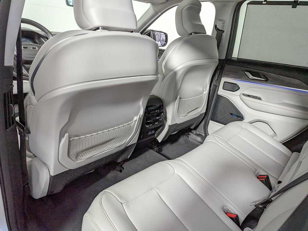 Used 2022 Jeep Grand Cherokee Overland w/ Adv Protech Group III image 47