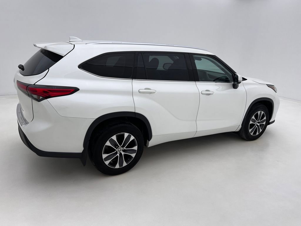 Used 2020 Toyota Highlander XLE image 6