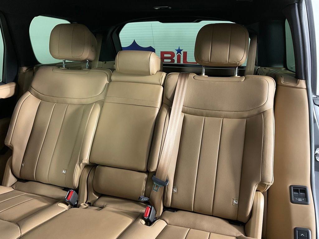 Used 2025 Land Rover Range Rover Long Wheelbase SE image 16