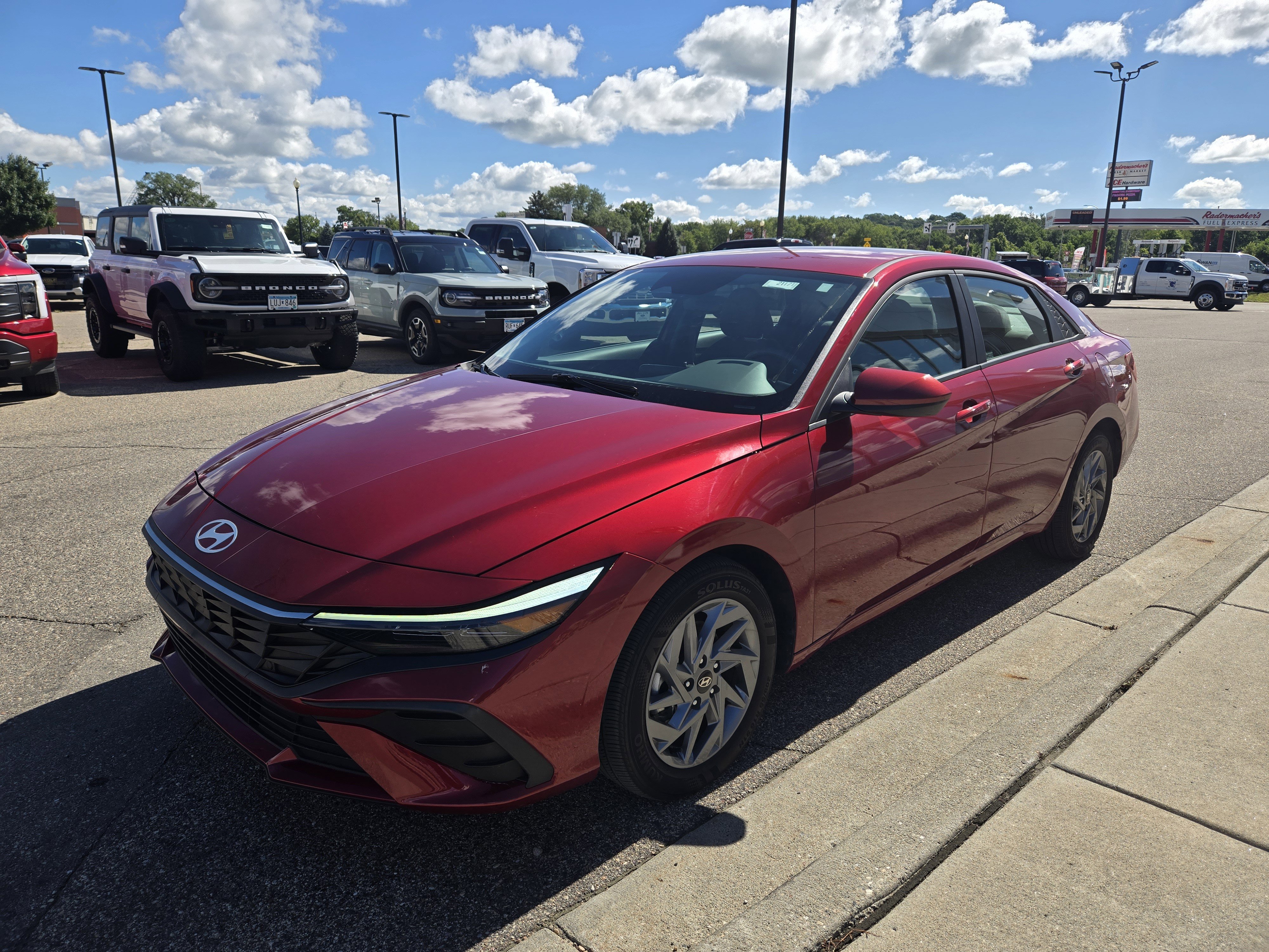 Used 2024 Hyundai Elantra SEL image 3