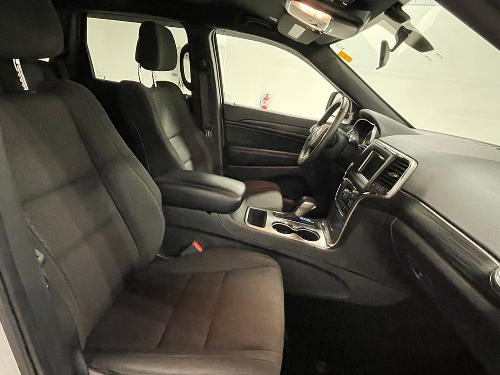 Used 2019 Jeep Grand Cherokee Laredo image 27