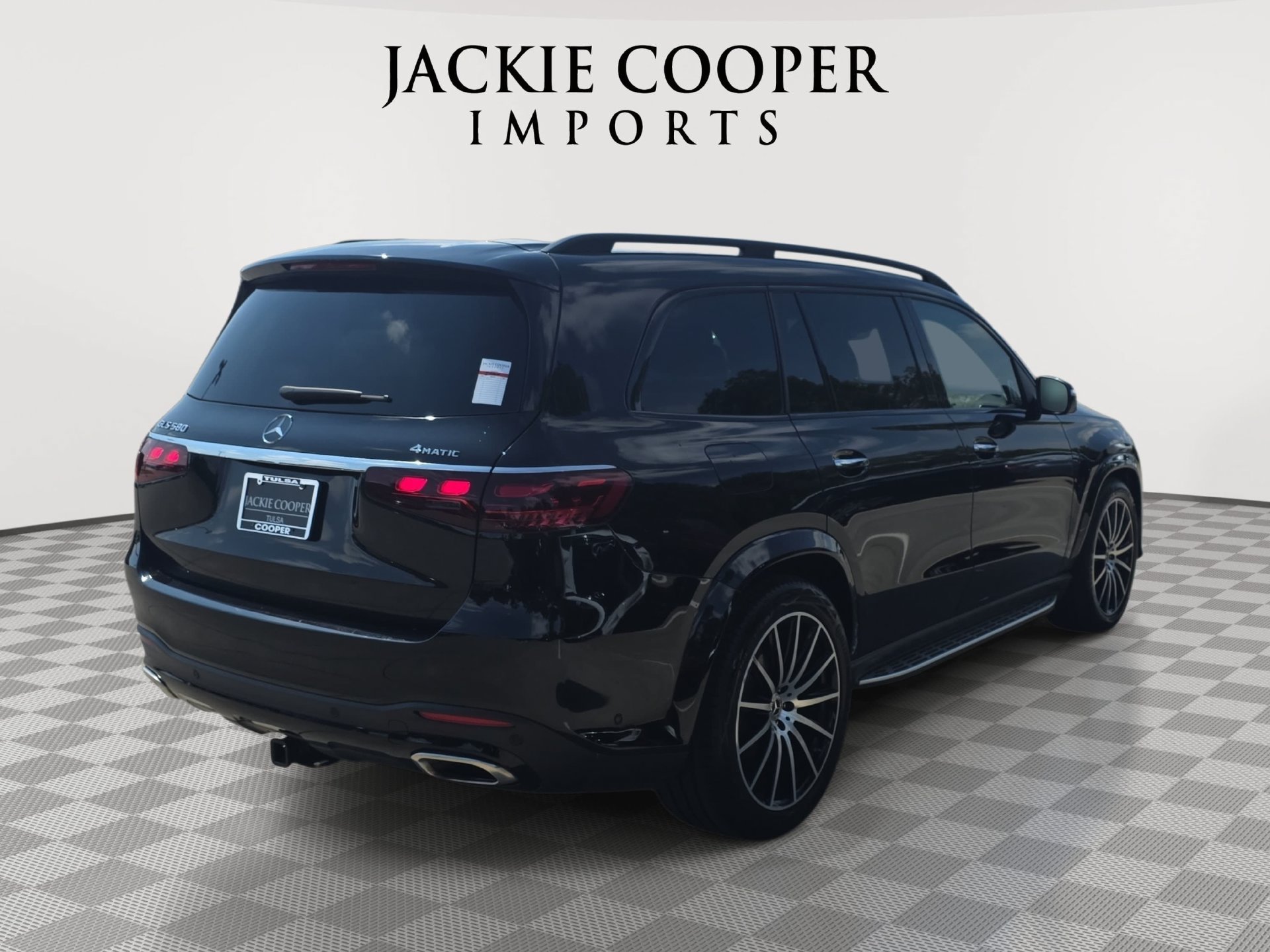 Used 2025 Mercedes-Benz GLS 580 4MATIC image 5