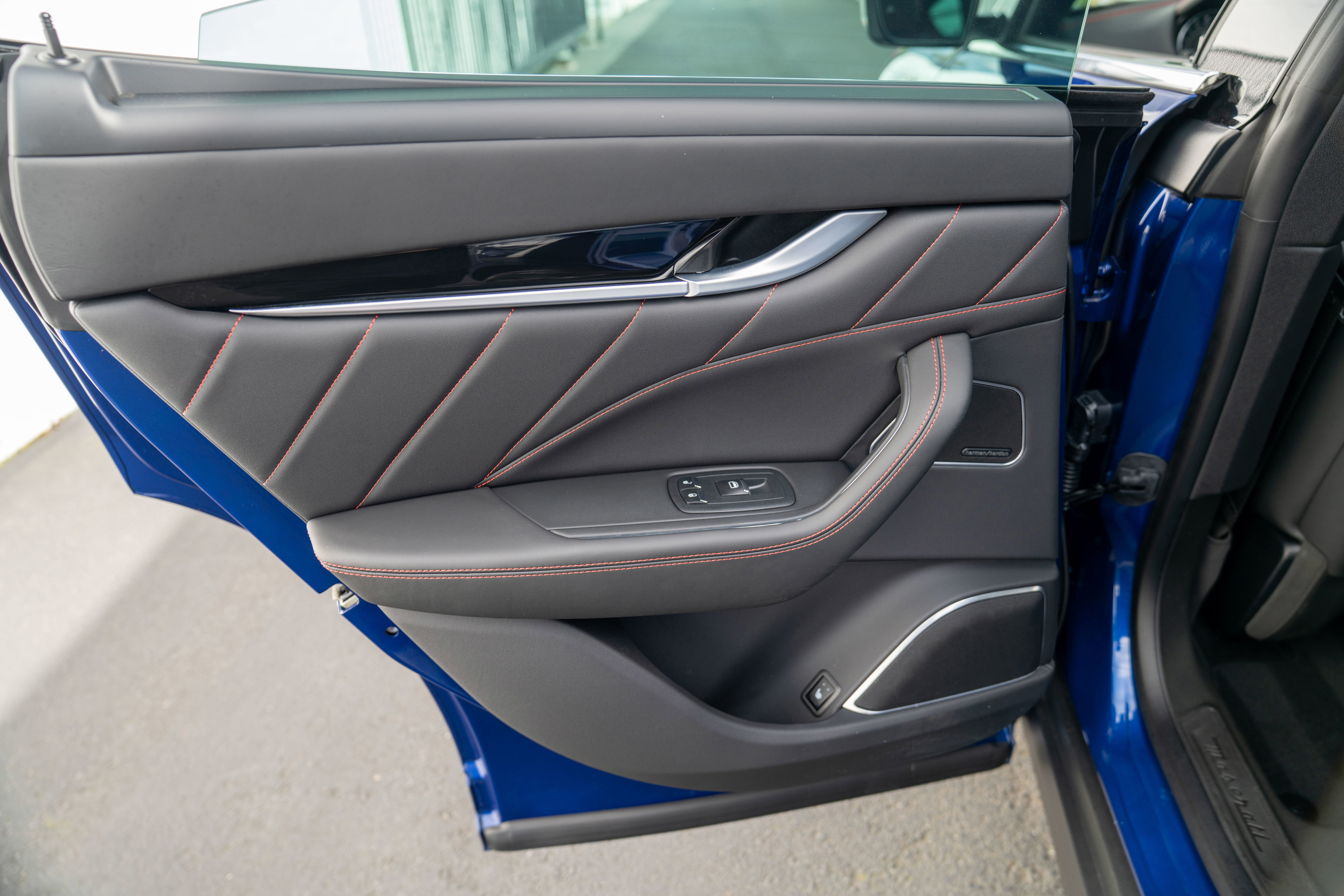 Used 2024 Maserati Levante GT Ultima image 31