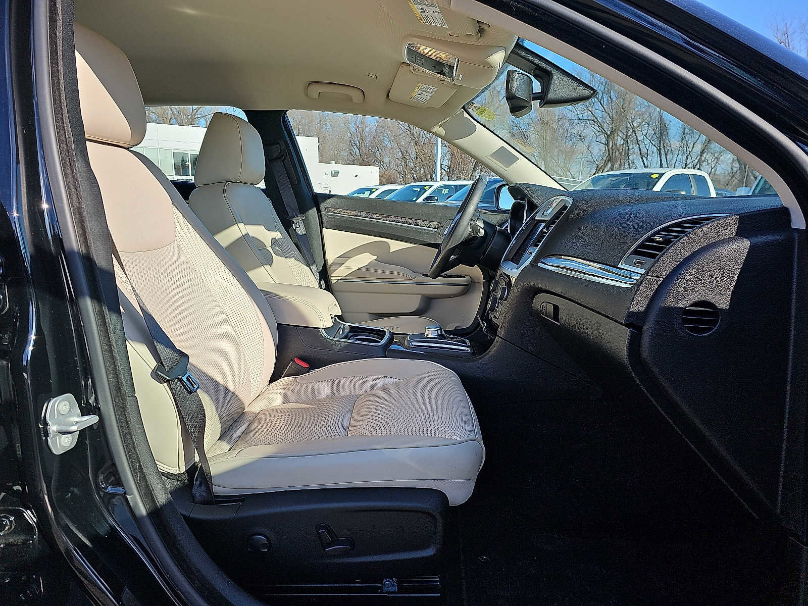 Used 2023 Chrysler 300 Touring L w/ Comfort Group image 15