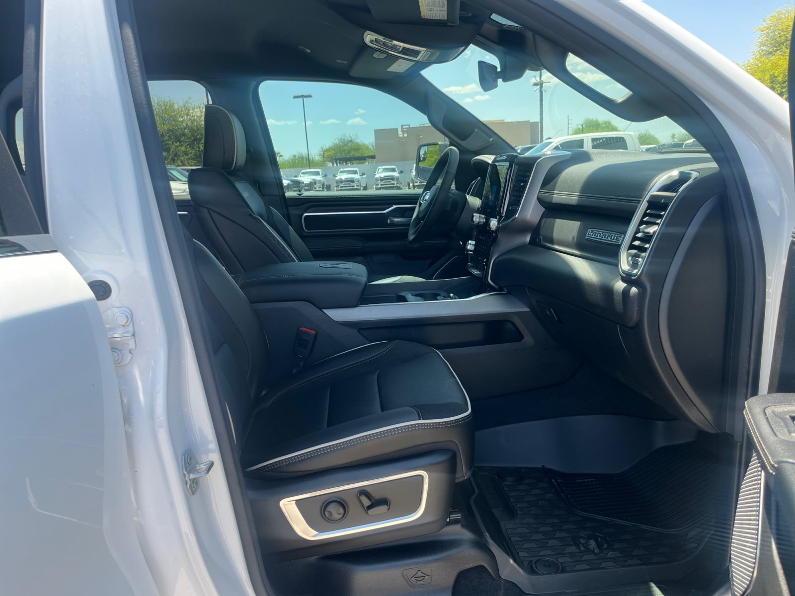 New 2026 RAM 1500 Laramie w/ Chrome Appearance Group AWD/4WD image 19