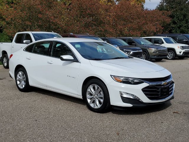 Used 2025 Chevrolet Malibu LT FWD image 2