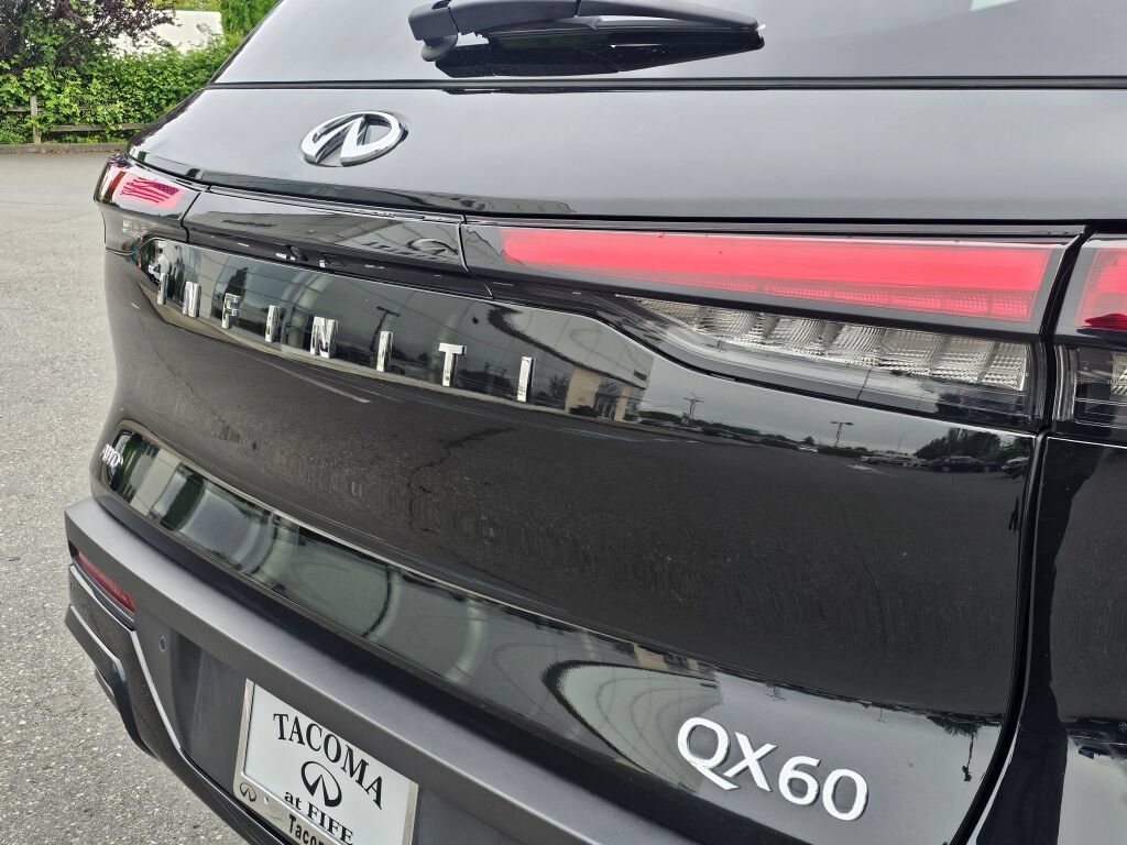 Used 2025 INFINITI QX60 Pure AWD/4WD image 18