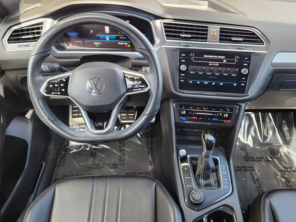 Used 2023 Volkswagen Tiguan SE R-Line AWD/4WD image 3