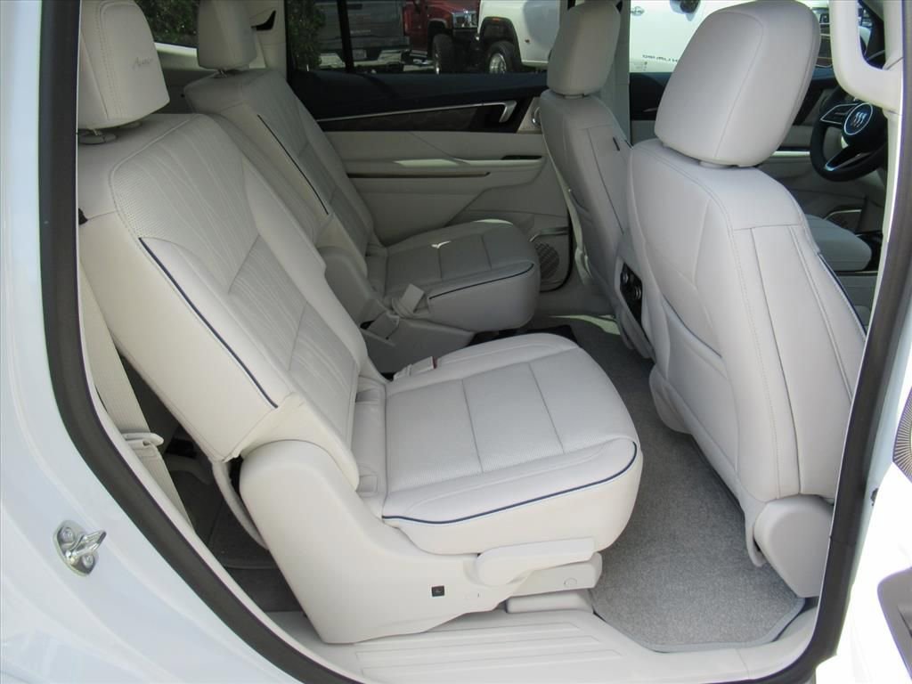 New 2026 Buick Enclave Avenir w/ Super Cruise Package FWD image 28