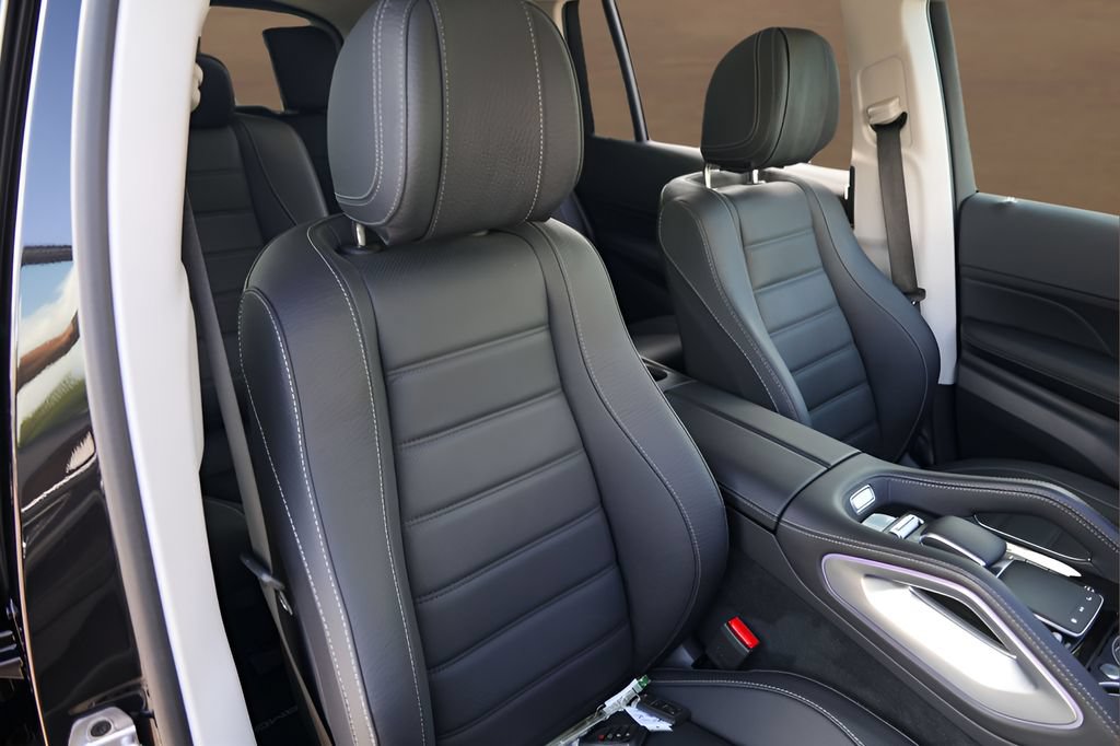 Used 2026 Mercedes-Benz GLS 450 4MATIC image 32
