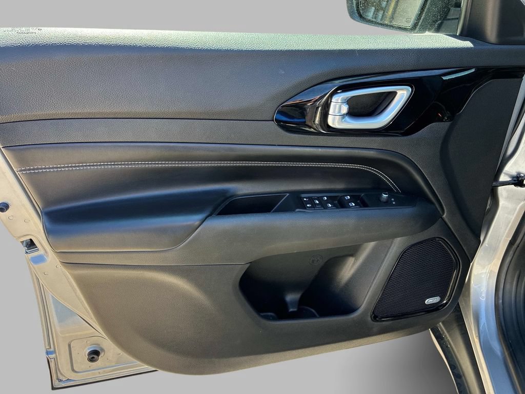 Certified 2022 Jeep Compass Latitude w/ Sun and Sound Group AWD/4WD image 20