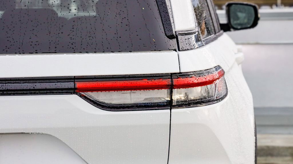 New 2026 Jeep Grand Cherokee Altitude RWD image 10