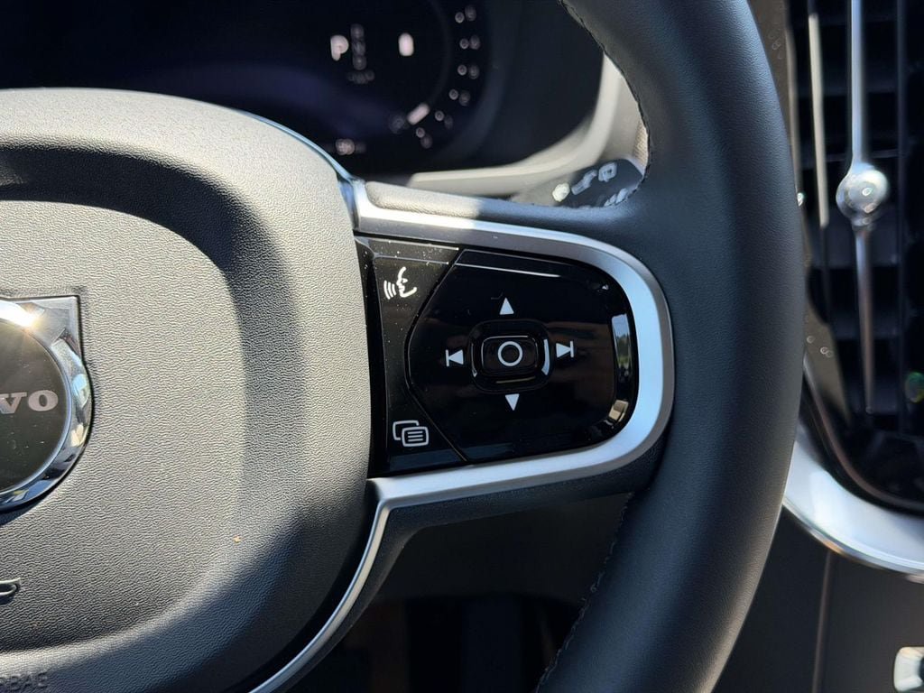 New 2026 Volvo XC90 B5 Plus w/ Protection Package Premier AWD/4WD image 9