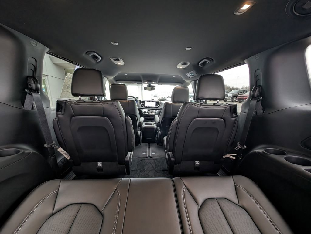 New 2026 Chrysler Pacifica Select w/ S Appearance Package image 18