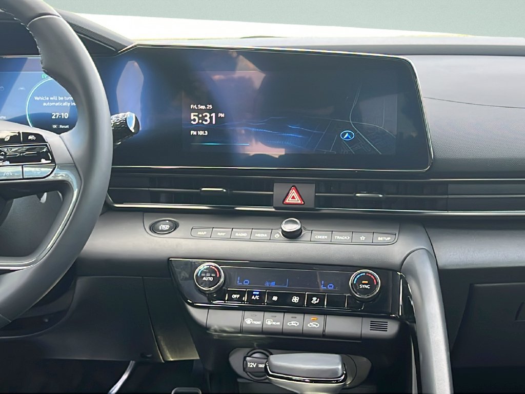 Used 2025 Hyundai Elantra SEL FWD image 13