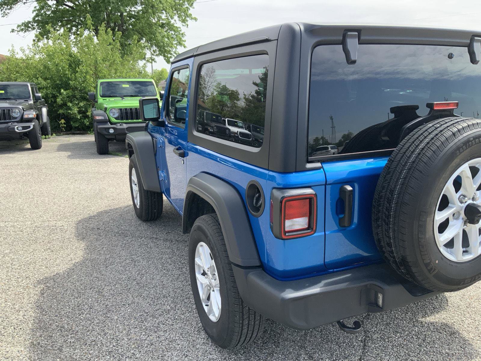 Used 2023 Jeep Wrangler Sport AWD/4WD image 16