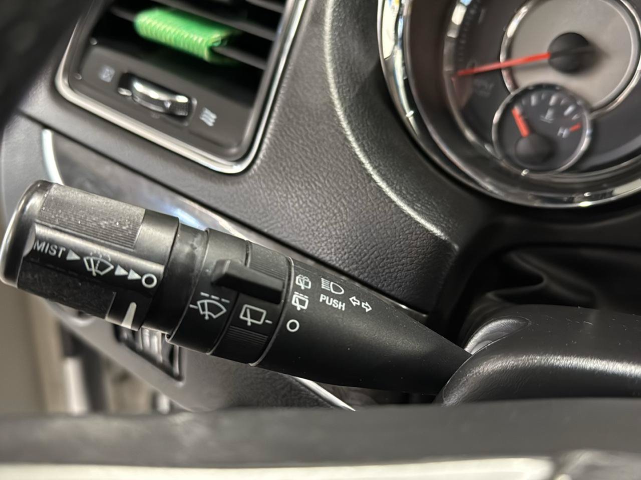 Used 2015 Chrysler Town & Country Touring FWD image 15