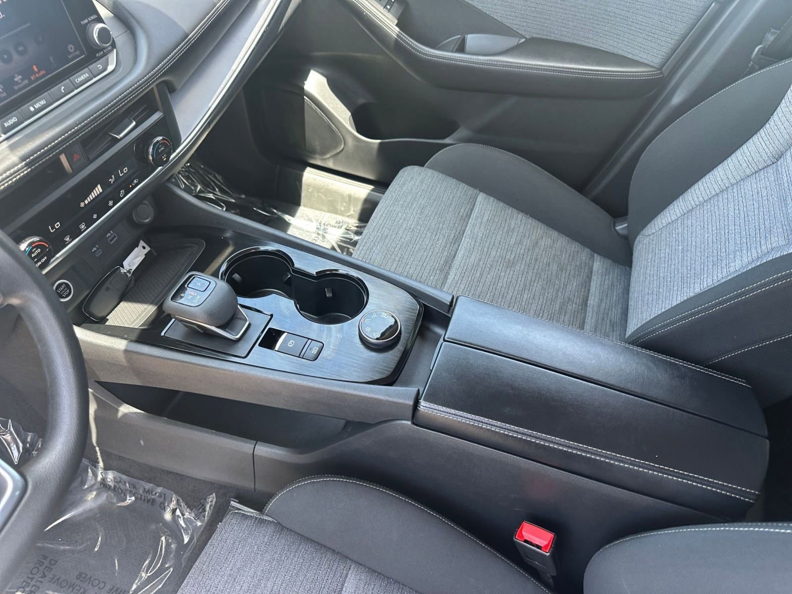 Used 2023 Nissan Rogue SV image 41