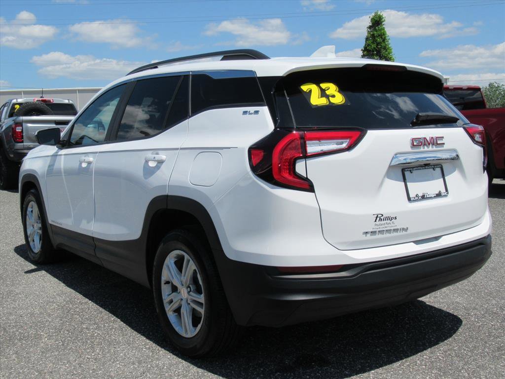 Used 2023 GMC Terrain SLE w/ Driver Convenience Package FWD image 5