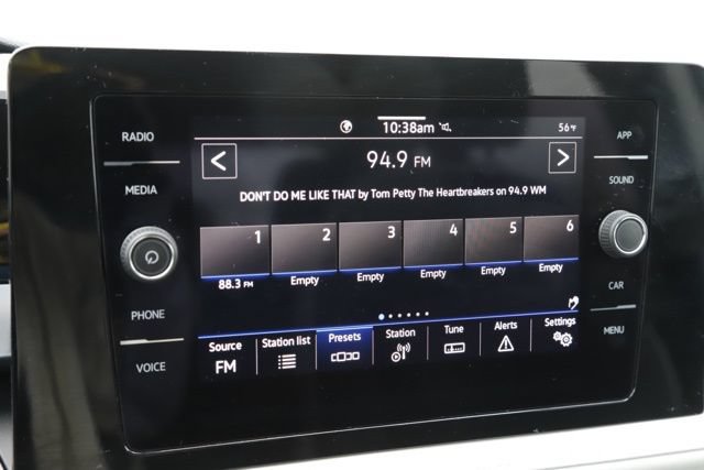 Used 2025 Volkswagen Taos SE FWD image 24
