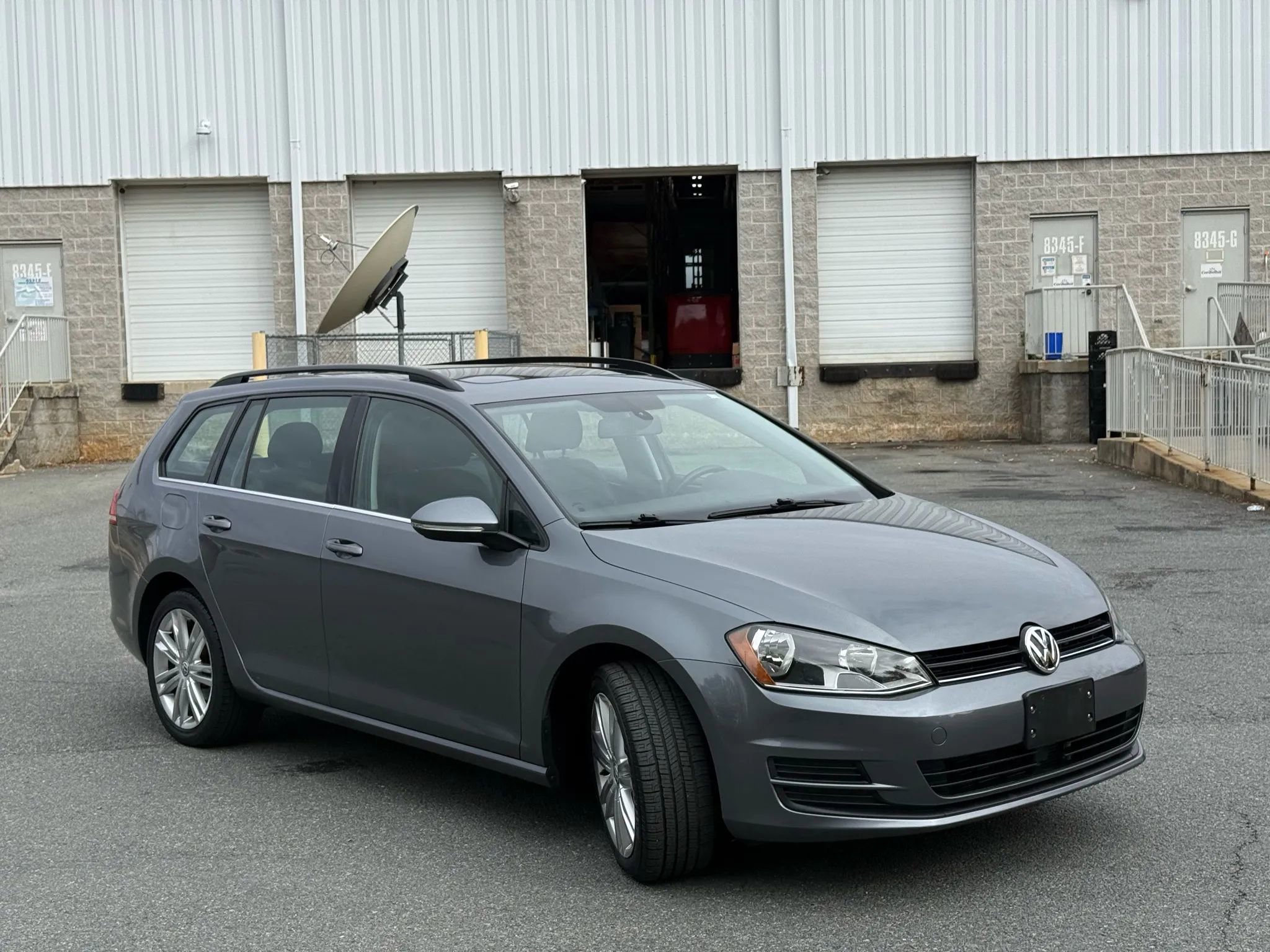 Used 2016 Volkswagen Golf Limited Edition image 4