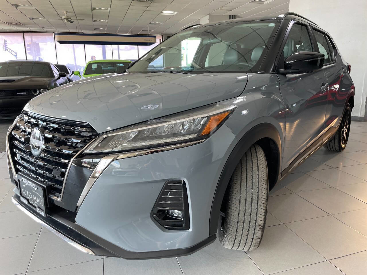Used 2023 Nissan Kicks SR w/ SR Premium Package image 3