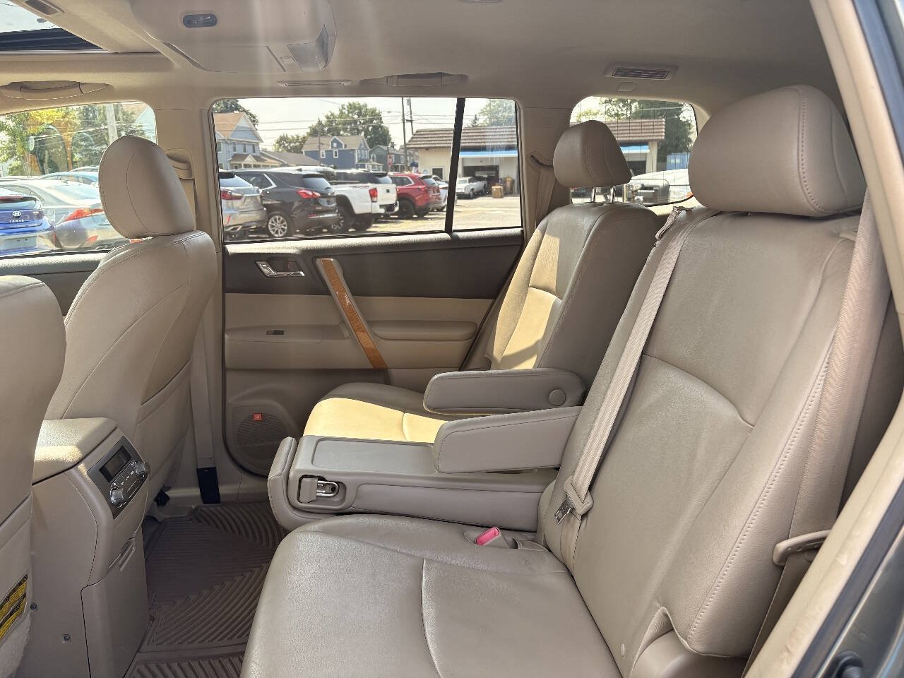 Used 2010 Toyota Highlander Limited AWD/4WD image 21