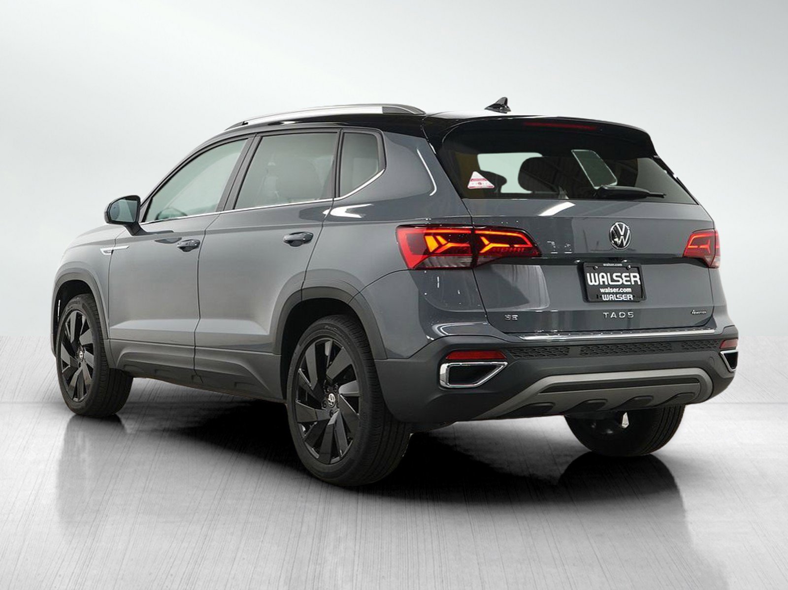 Used 2024 Volkswagen Taos SE AWD/4WD image 3