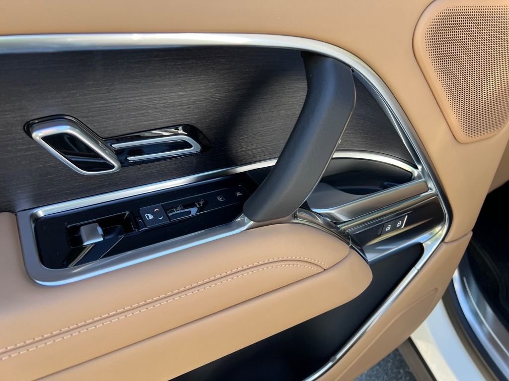 New 2025 Land Rover Range Rover SE image 28