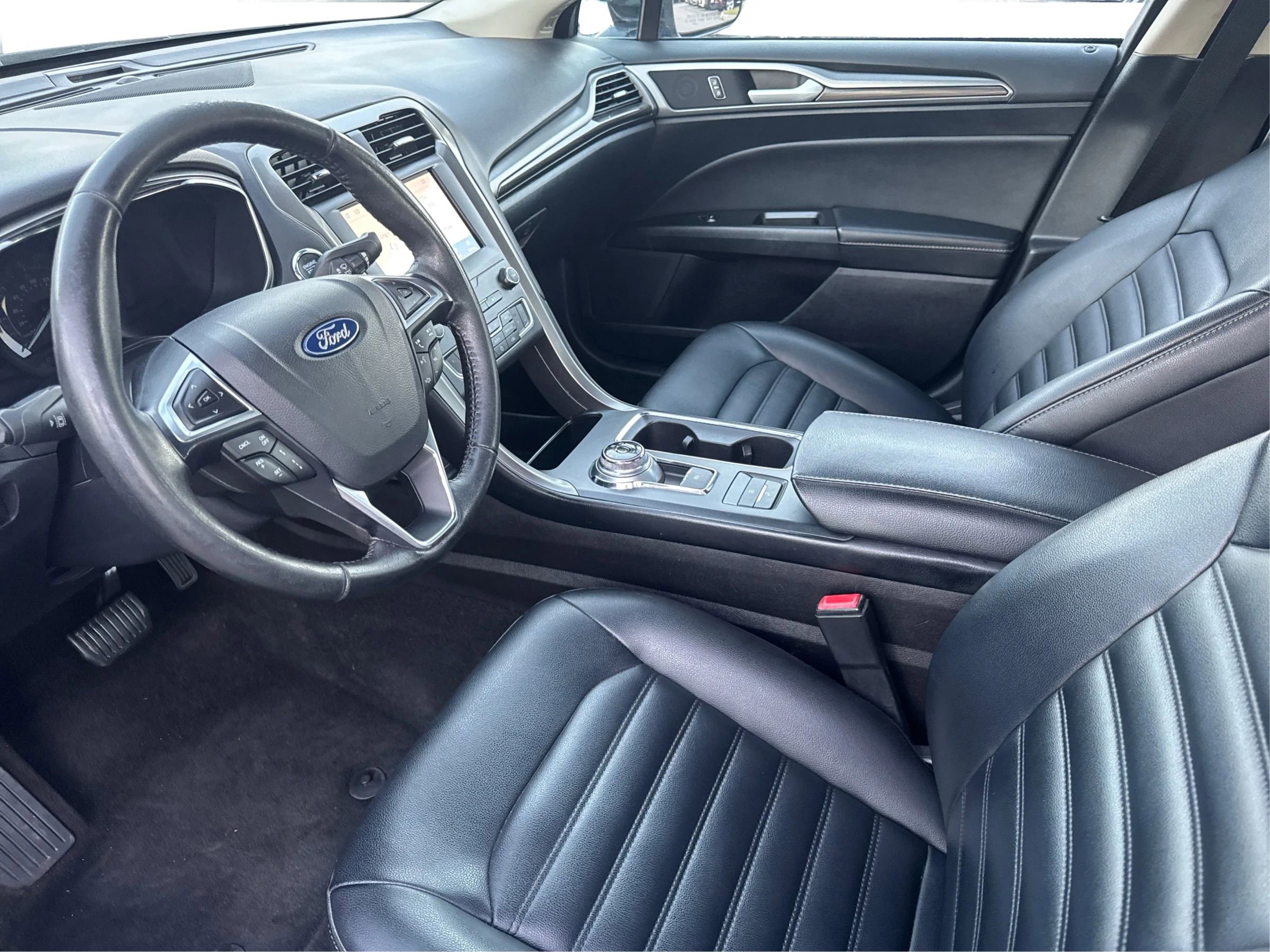 Used 2020 Ford Fusion SEL image 13
